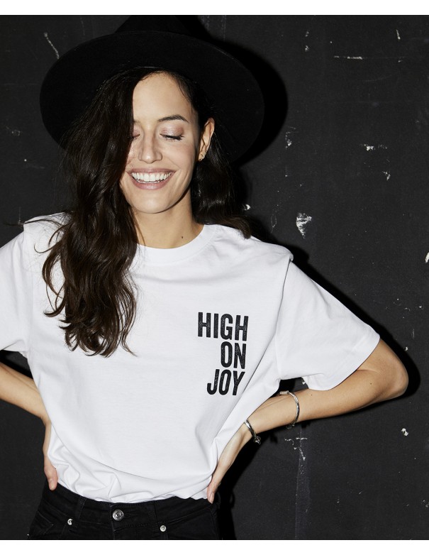 Camiseta High on Joy By Bego Martín